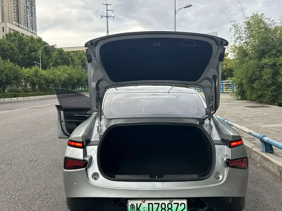 XPENG P7