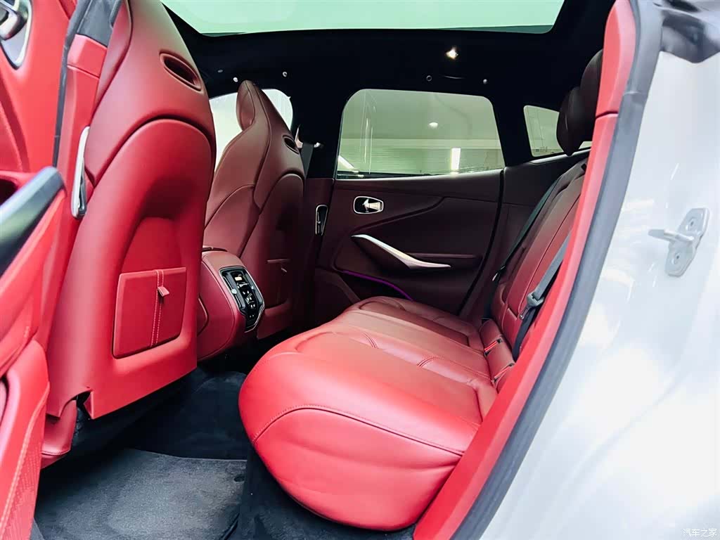 Aston Martin DBX, 2021 16