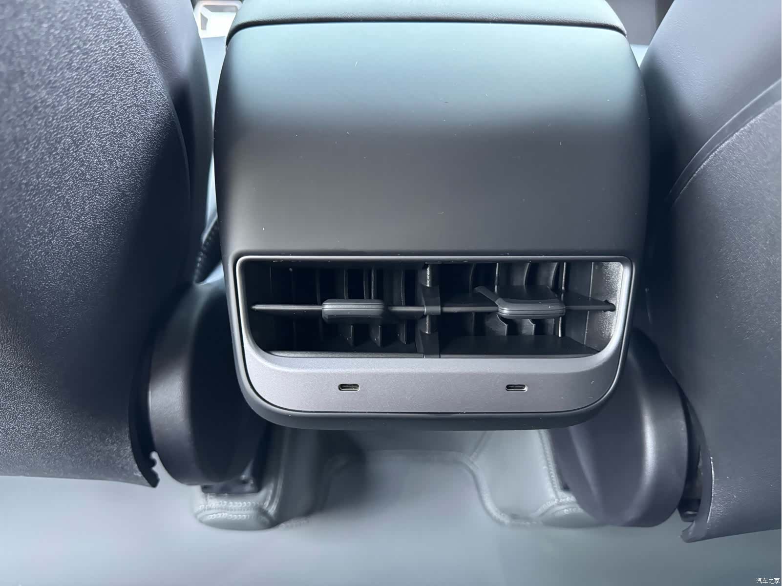 Tesla Model Y, 2022 13