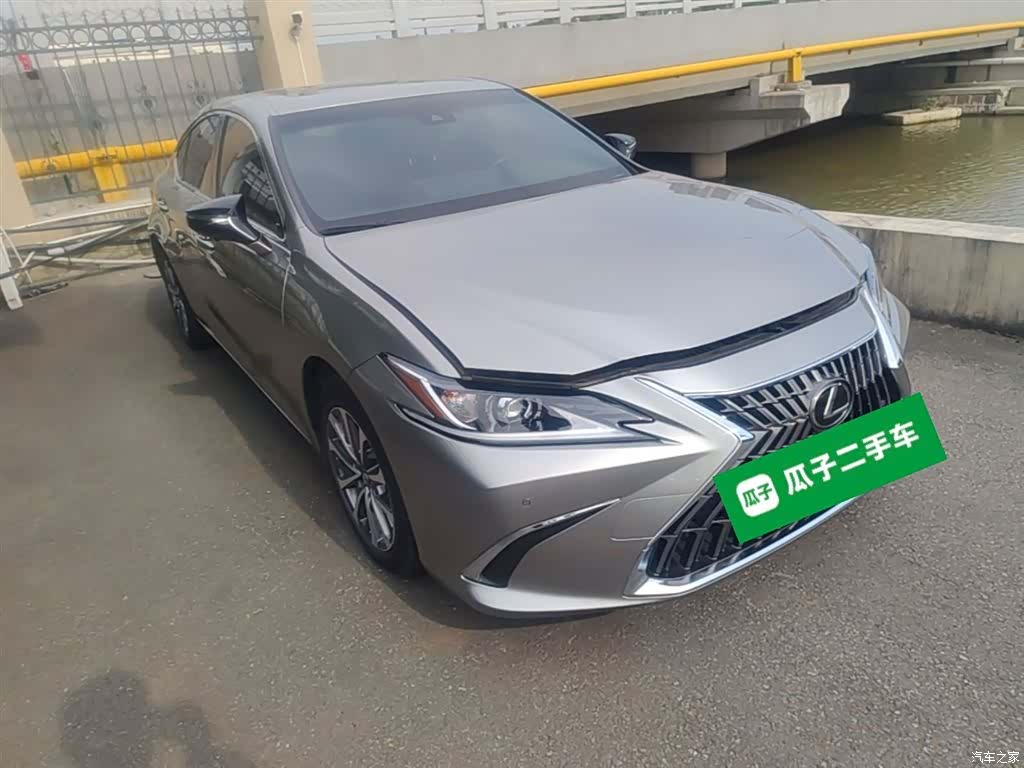 Lexus ES, 2024 4