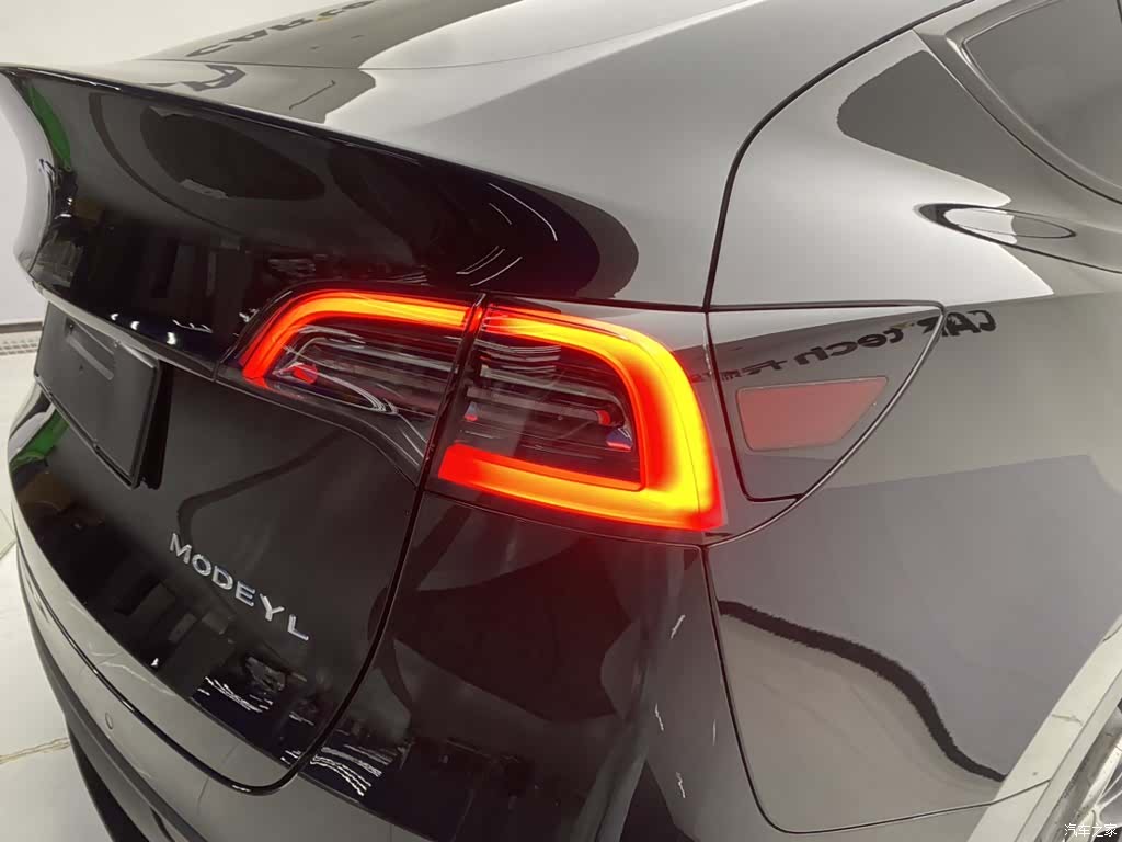 Tesla Model Y, 2024 10