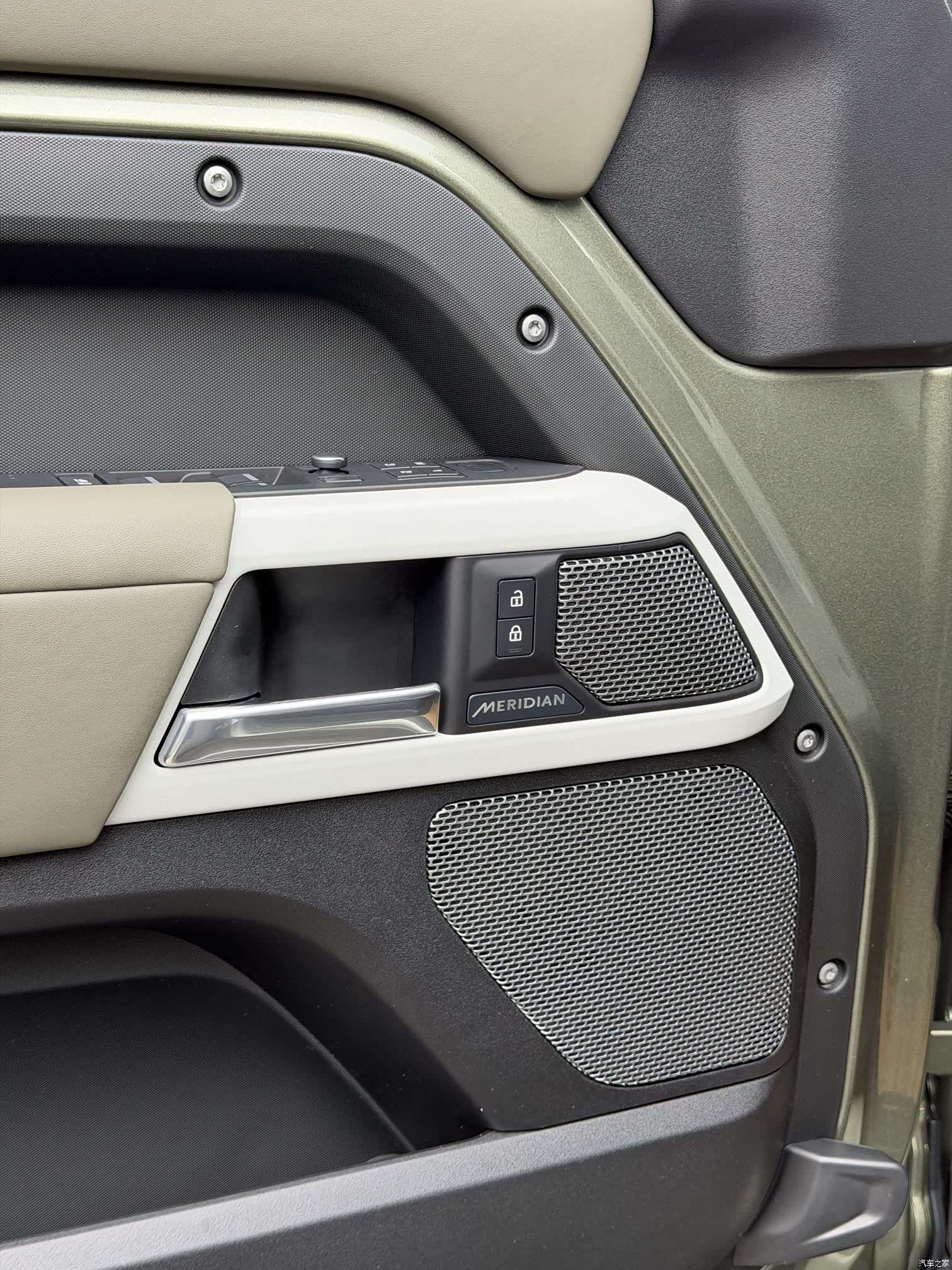 Land Rover Defender, 2020 19