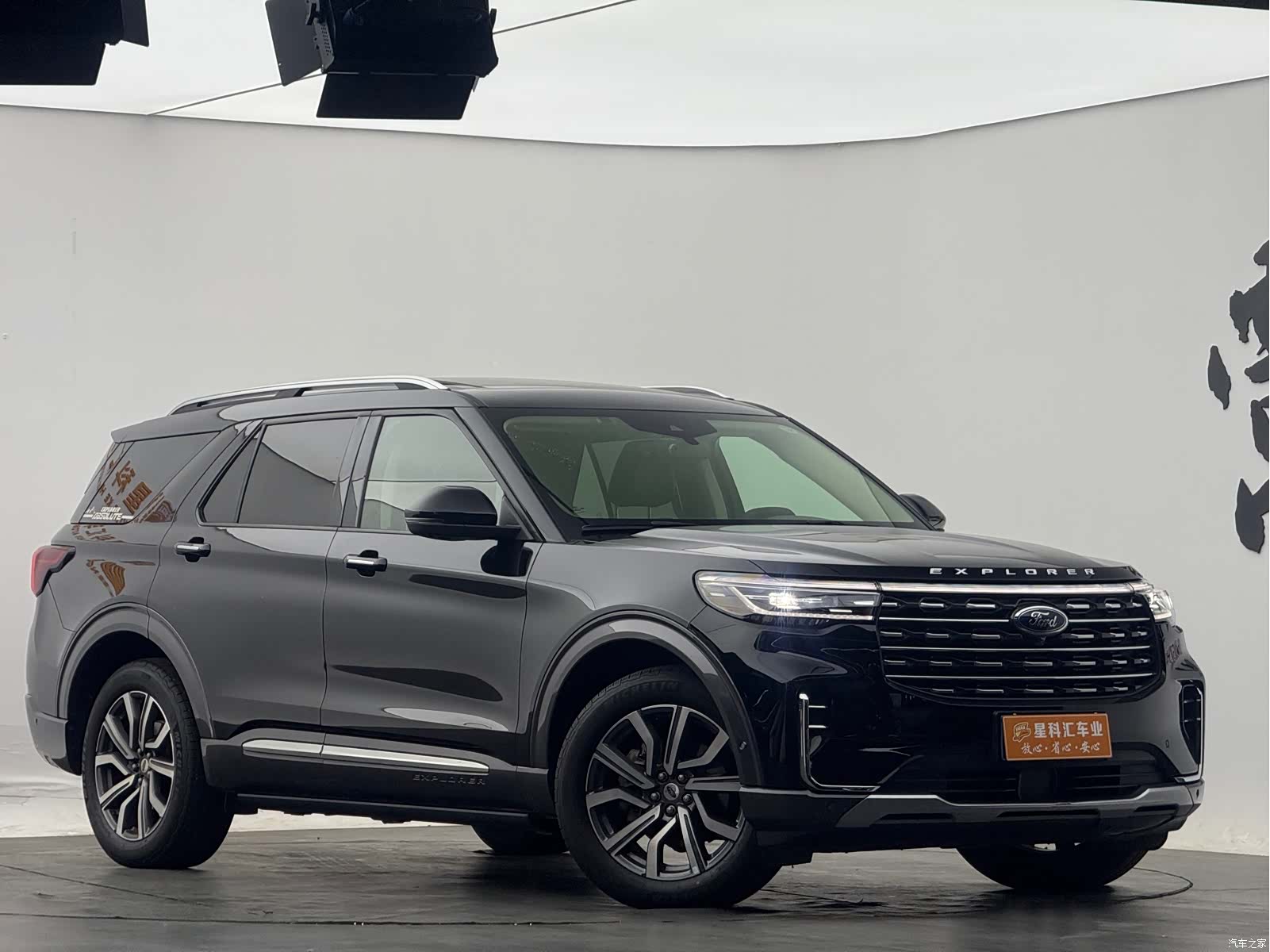 Ford Explorer, 2023 3