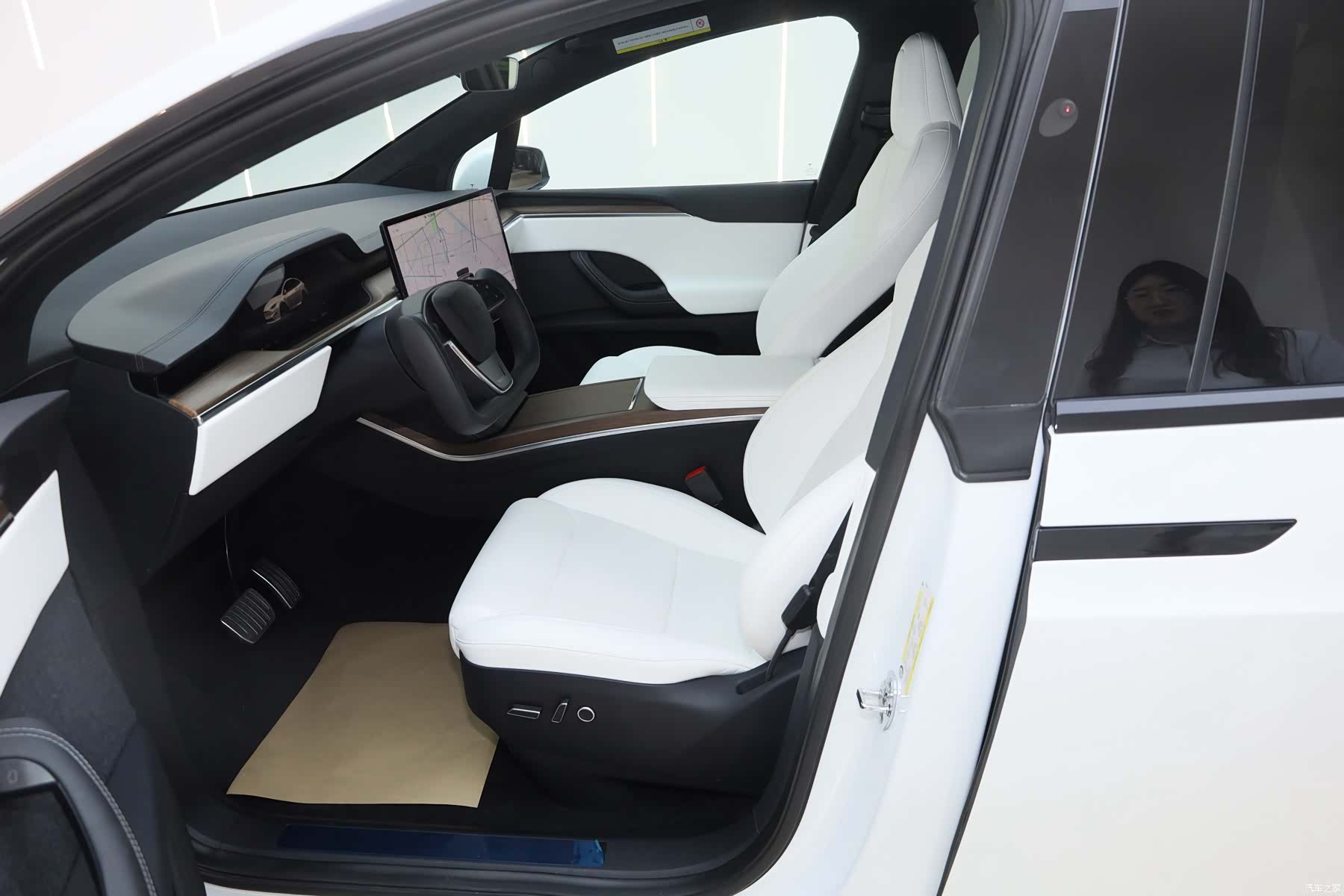 Tesla Model X, 2023 23
