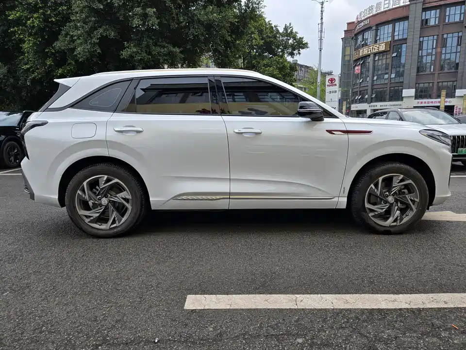Hongqi HS3 PHEV