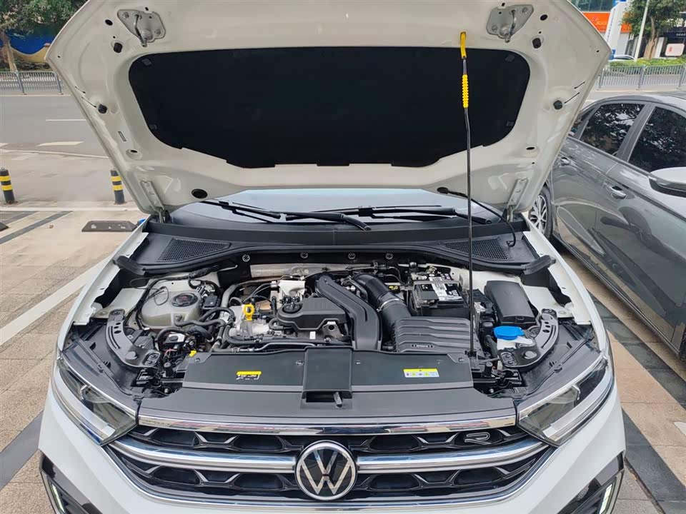 Volkswagen T-ROC exploring Songs