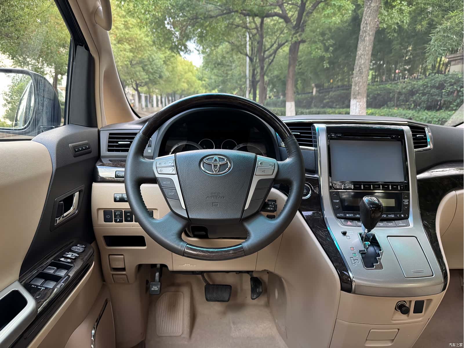 Toyota Alphard, 2016 13