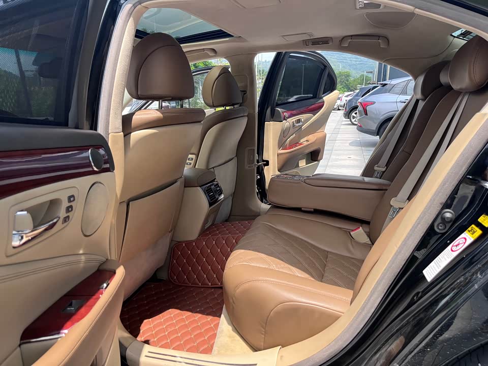 Lexus LS