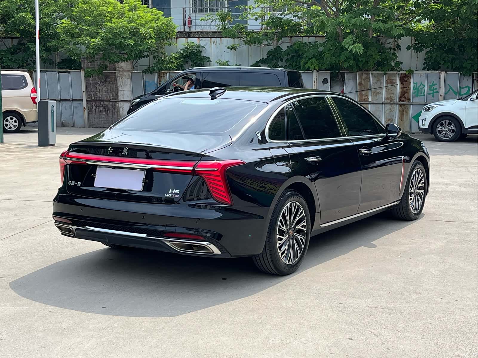 Hongqi H5, 2024 6