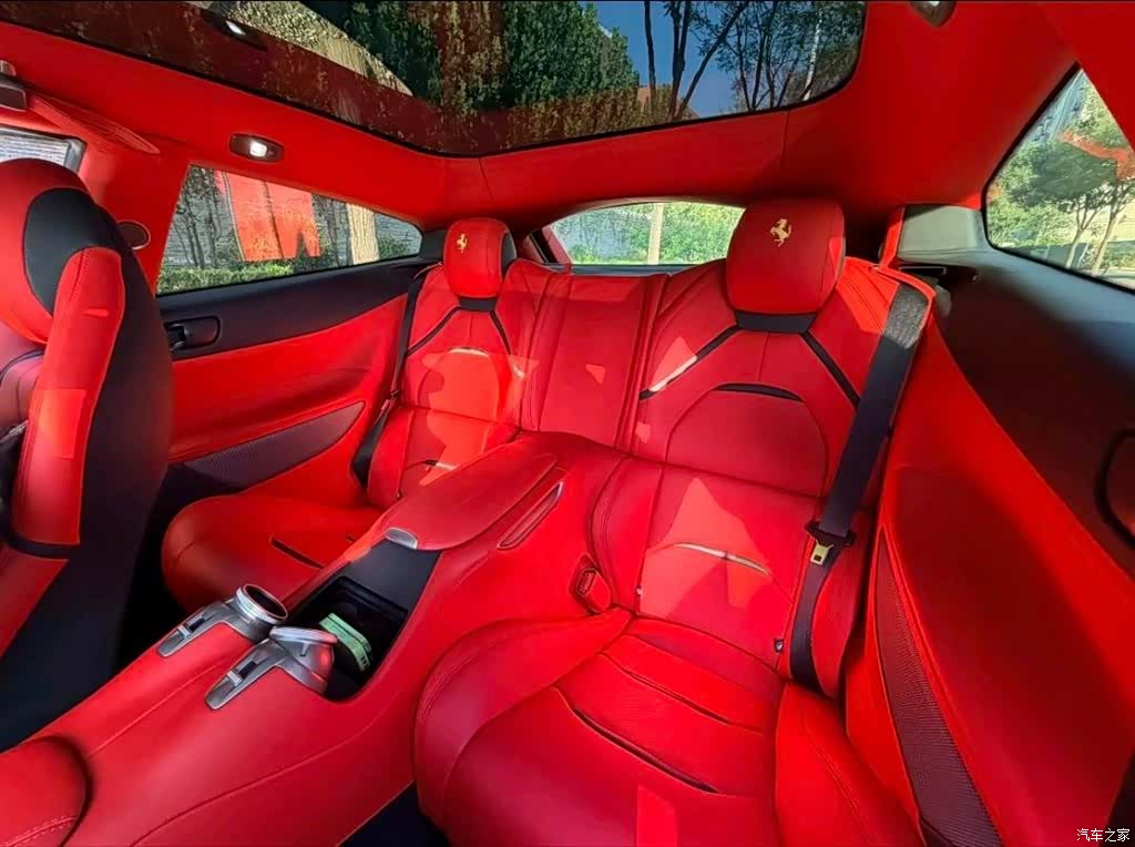 Ferrari GTC4Lus, 2018 7