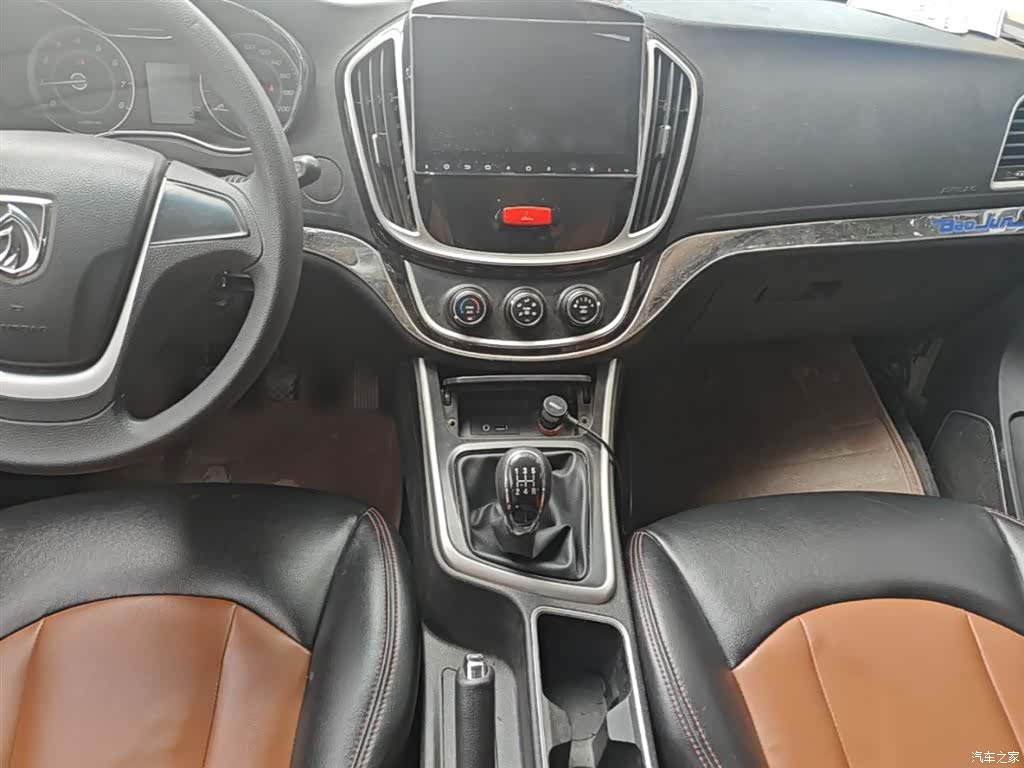 Wuling 560, 2016 13