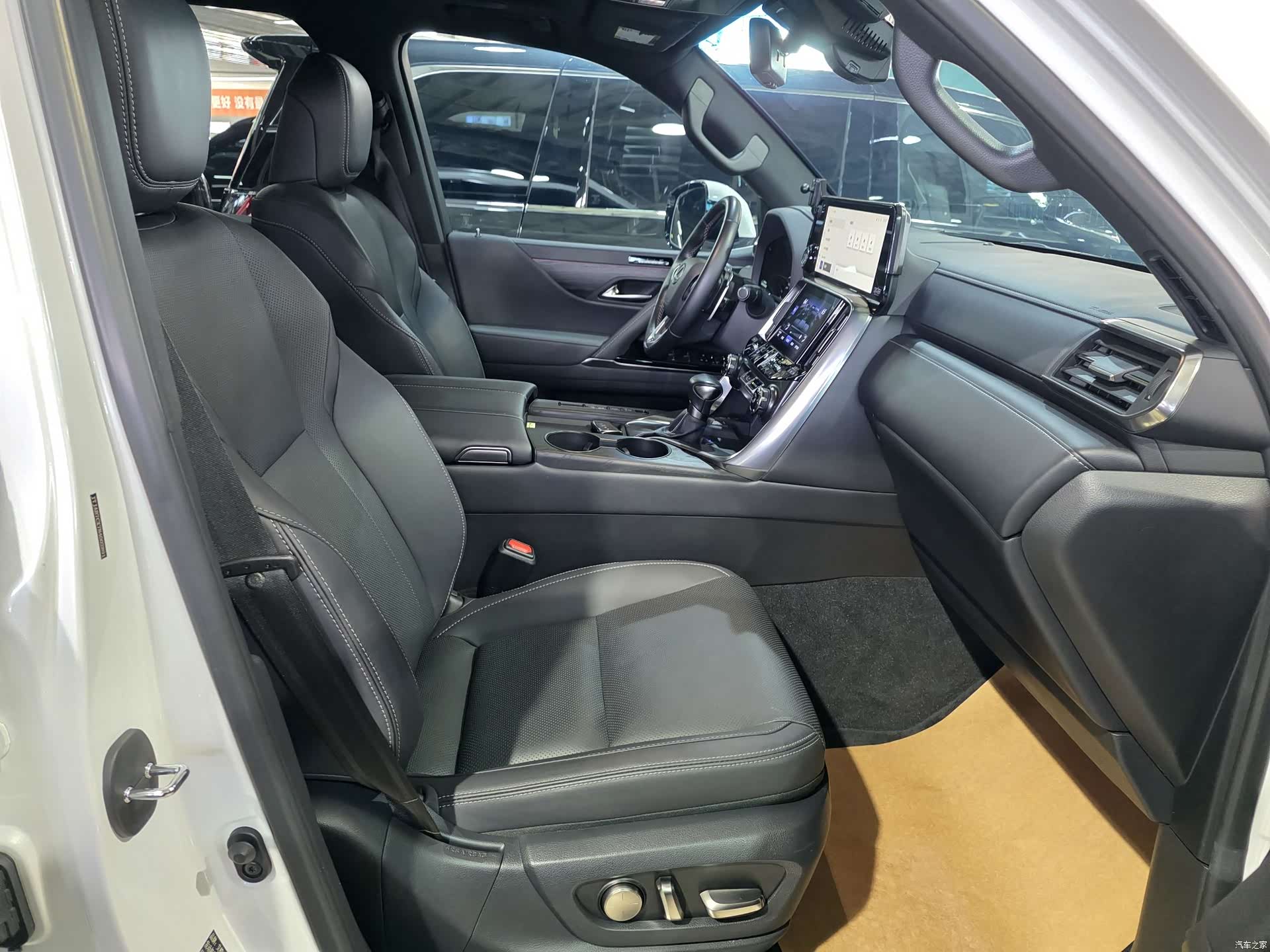 Lexus LX, 2023 22