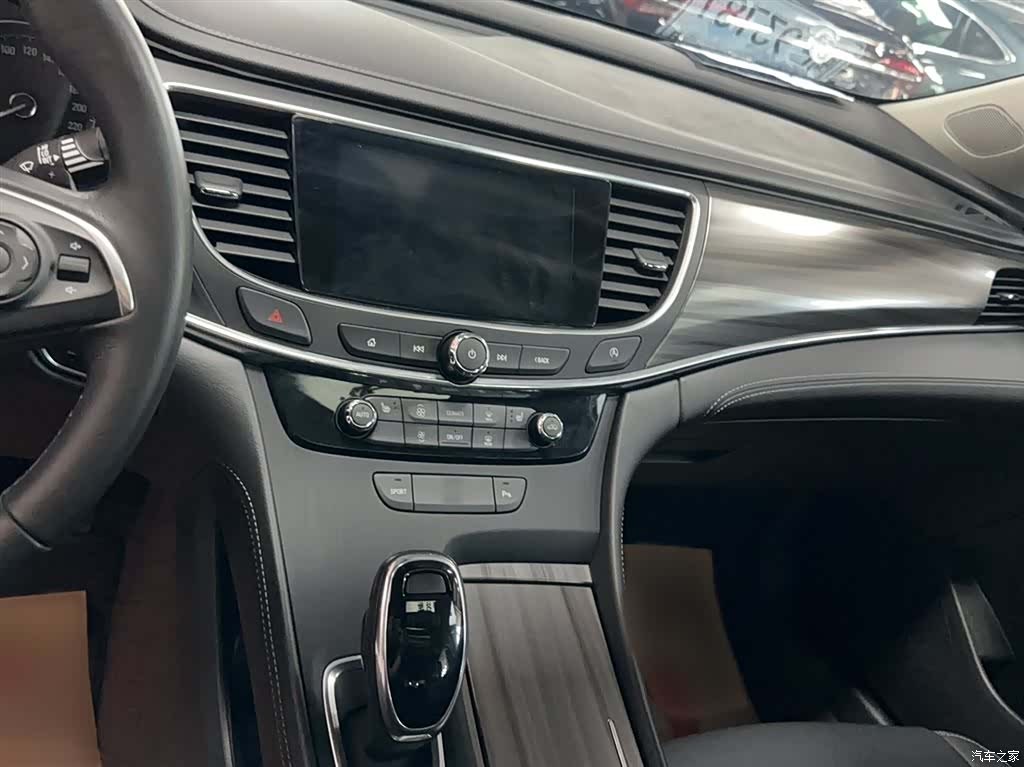 Buick LaCrosse, 2022 6