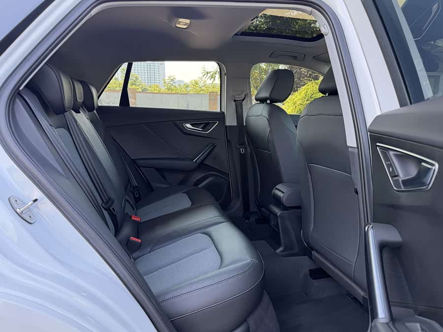 Audi Q2L 2020, фото 12