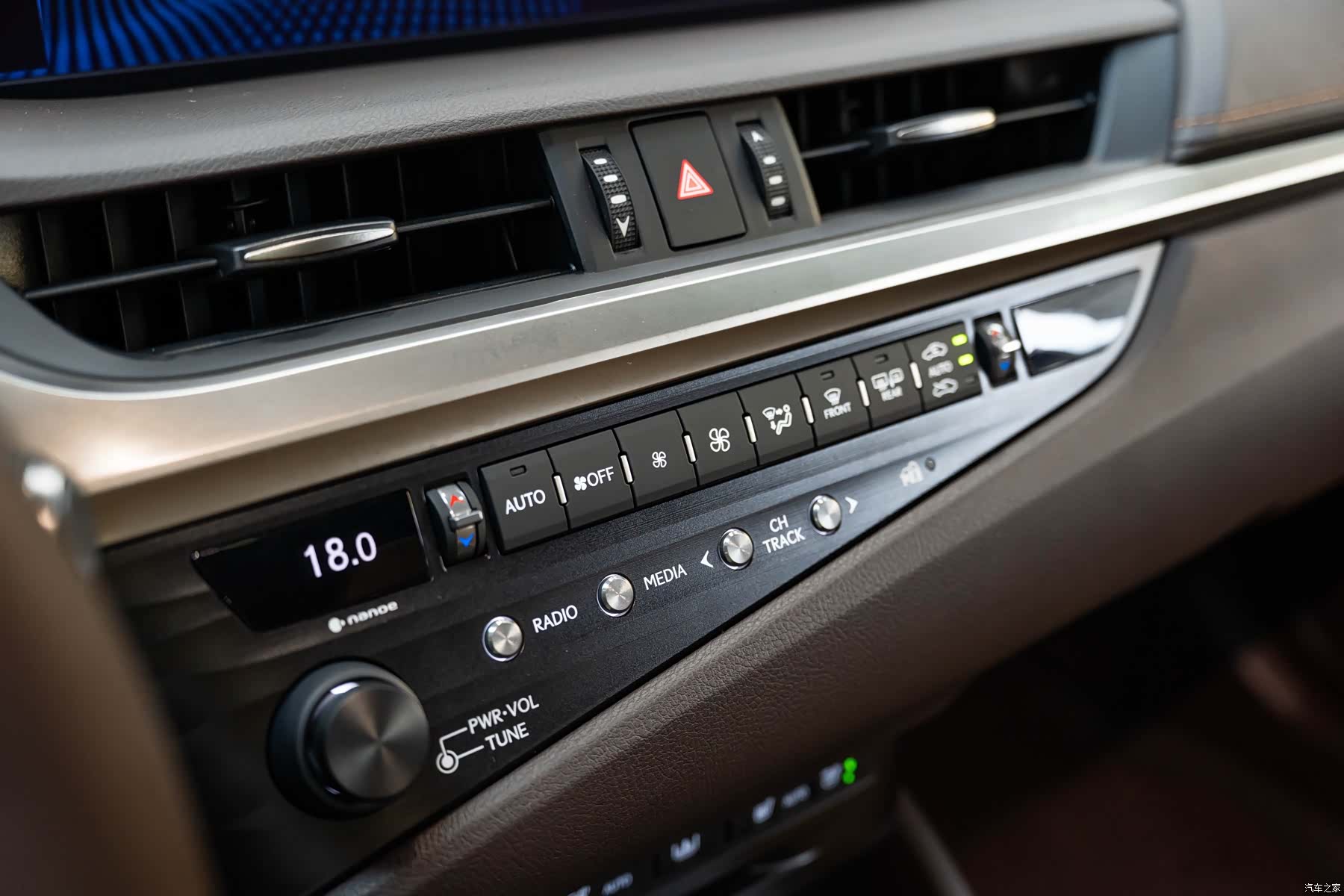 Lexus ES, 2019 16