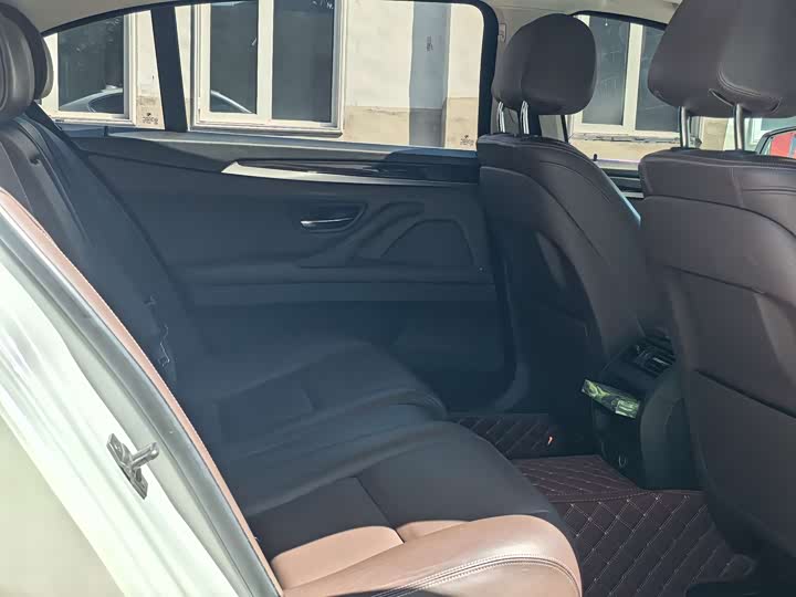 BMW 5 Series, 2017 года фото 15