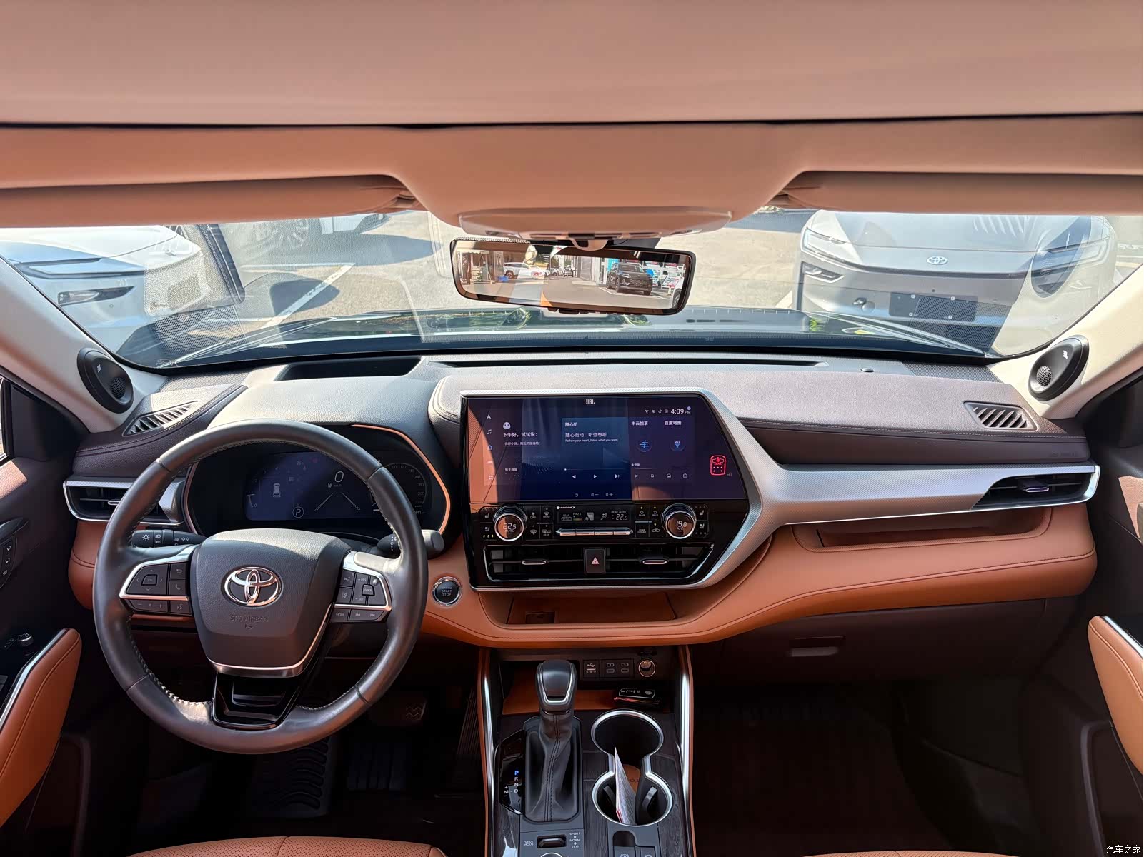 Toyota Highlander, 2023 все фото