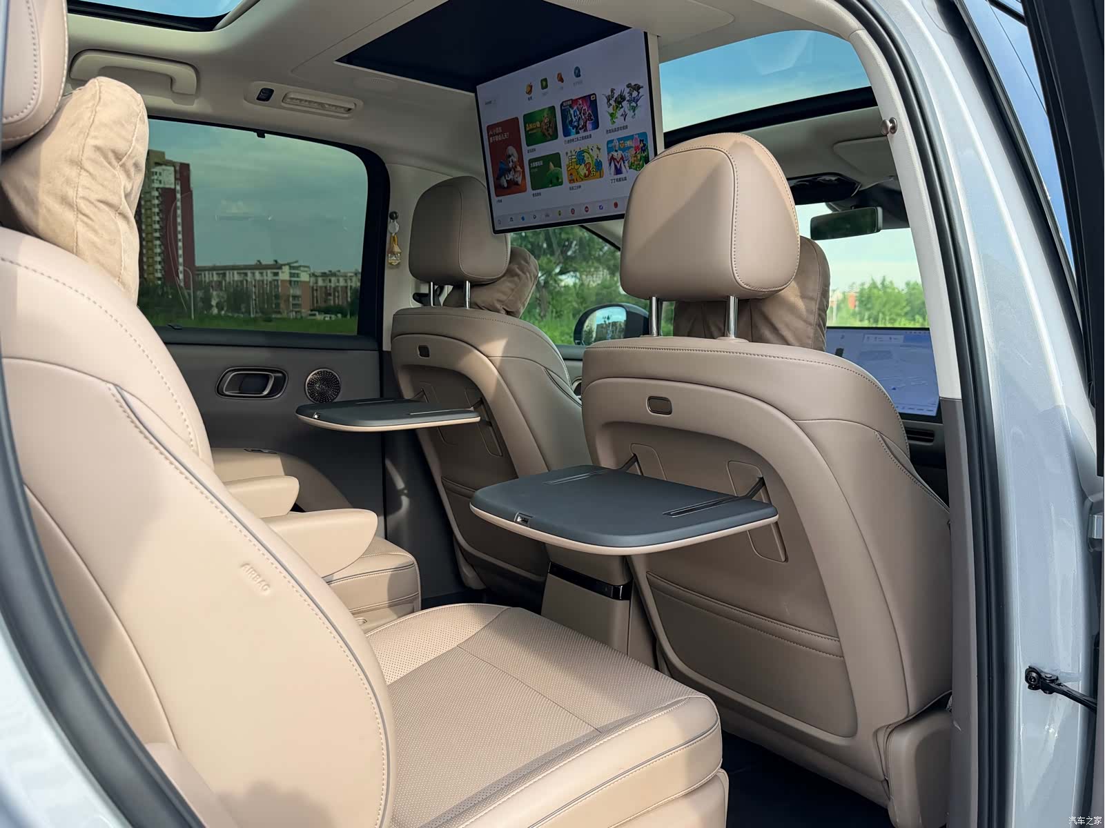 Li Auto i8, 2025 12