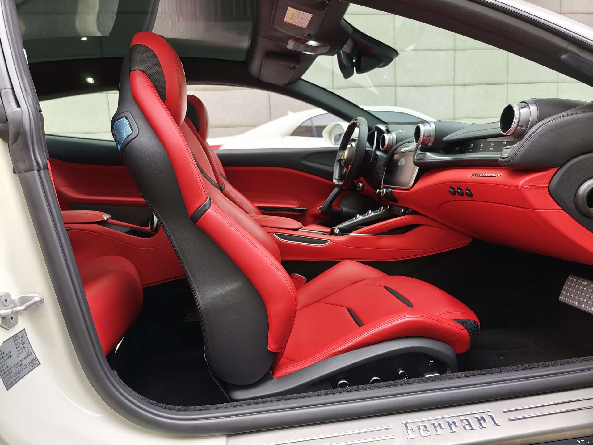 Ferrari GTC4Lus, 2019 14