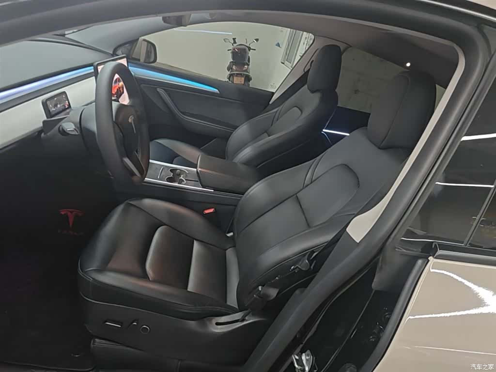 Tesla Model Y, 2023 15