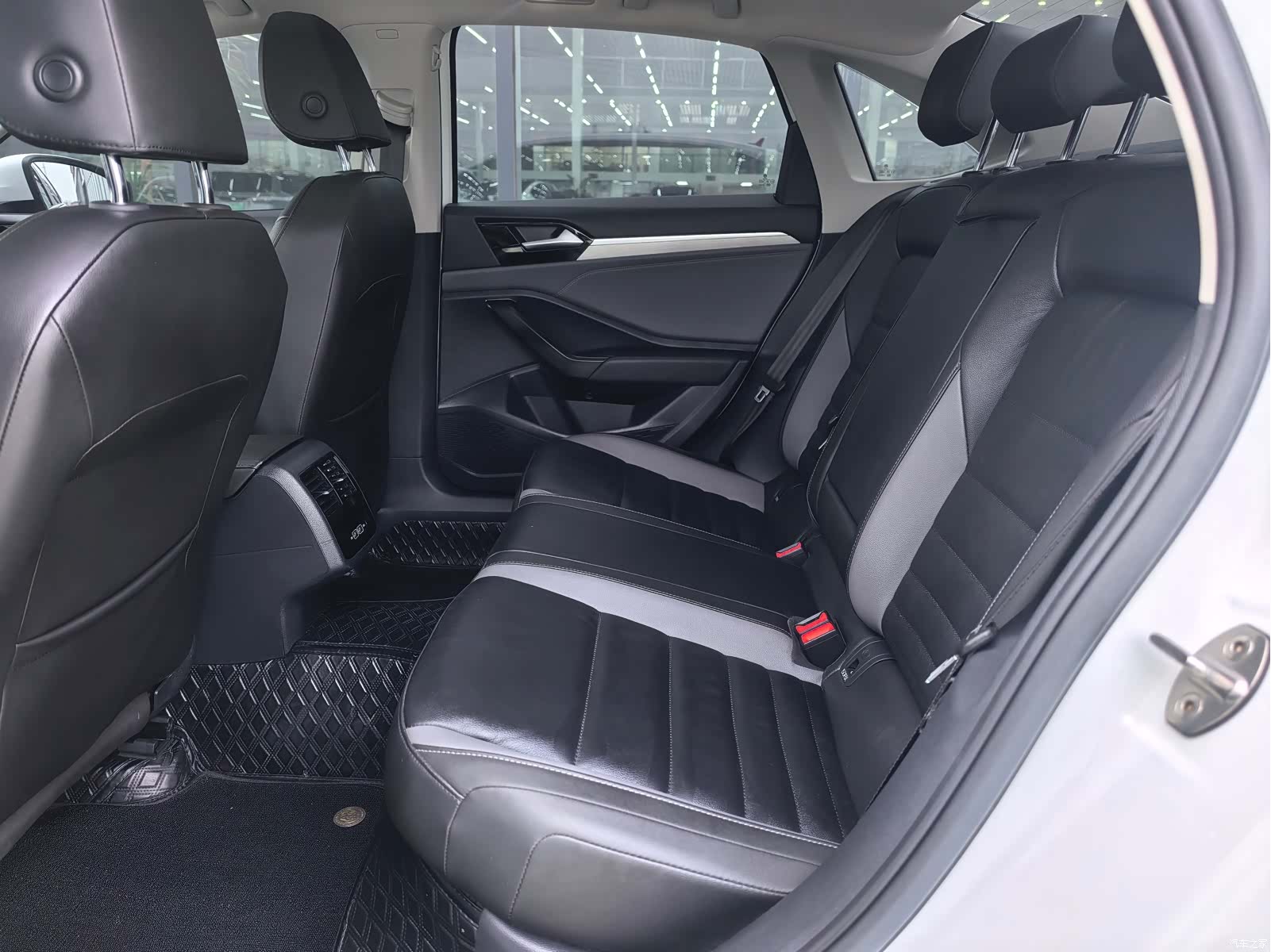 Volkswagen Sagitar, 2022 9