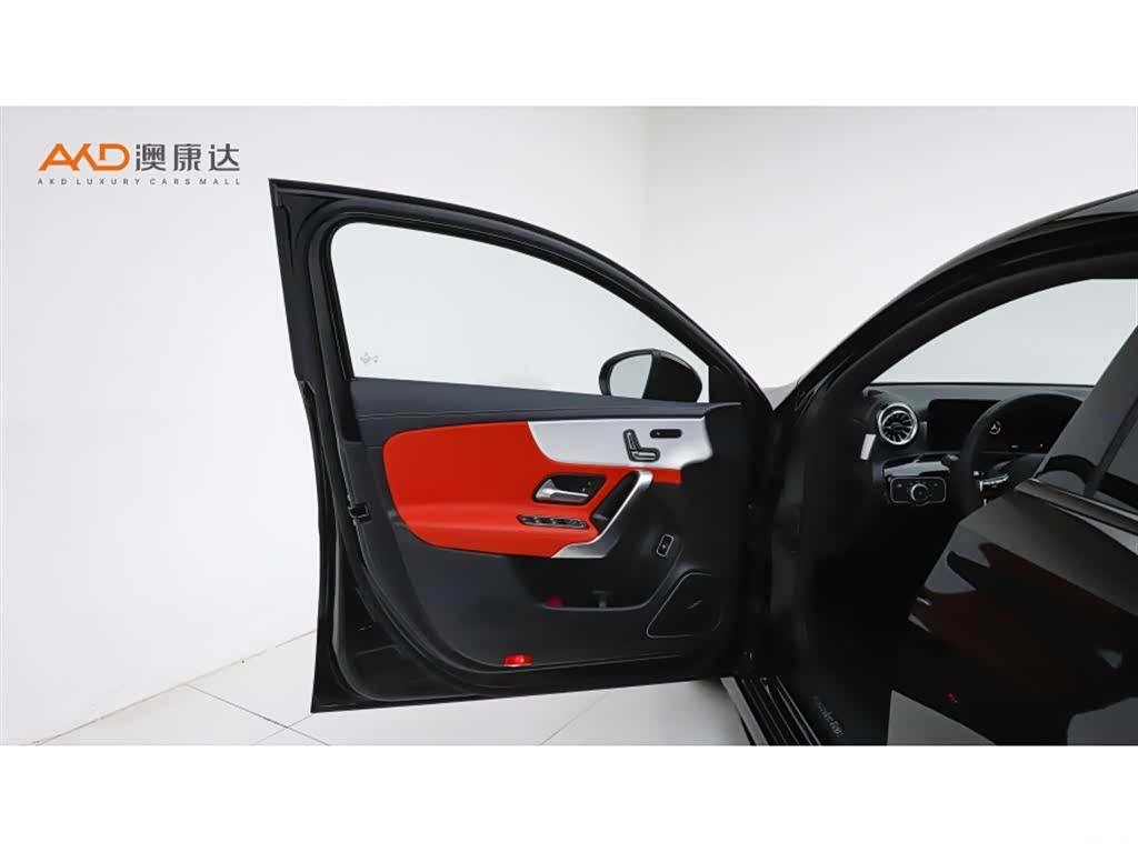 Mercedes-Benz A 35 L, 2025 10