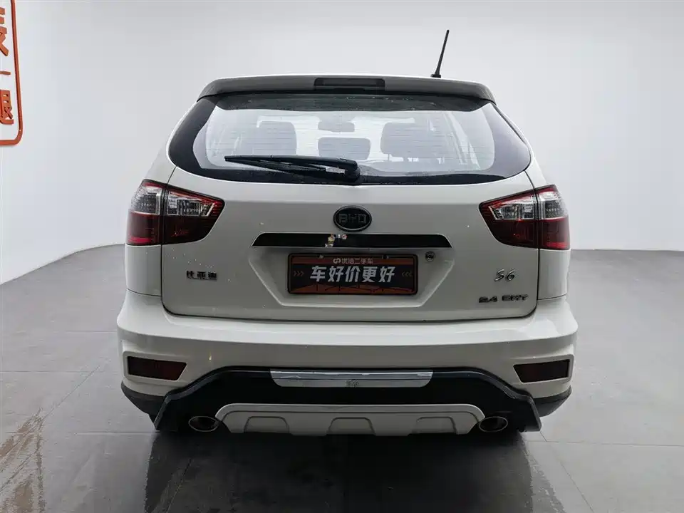 BYD S6