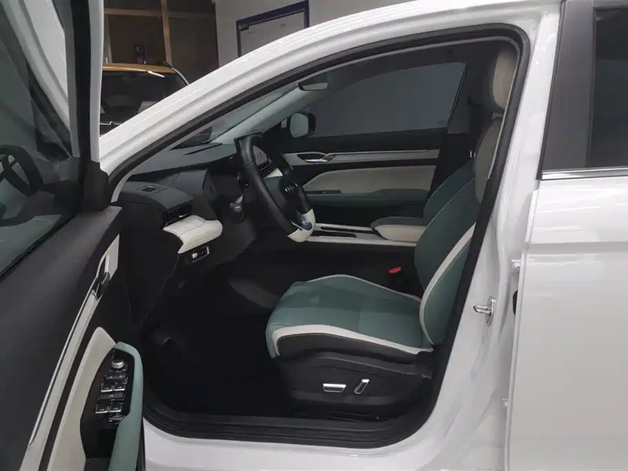 Geely Emgrand L HiP Geely Emgrand L HiP