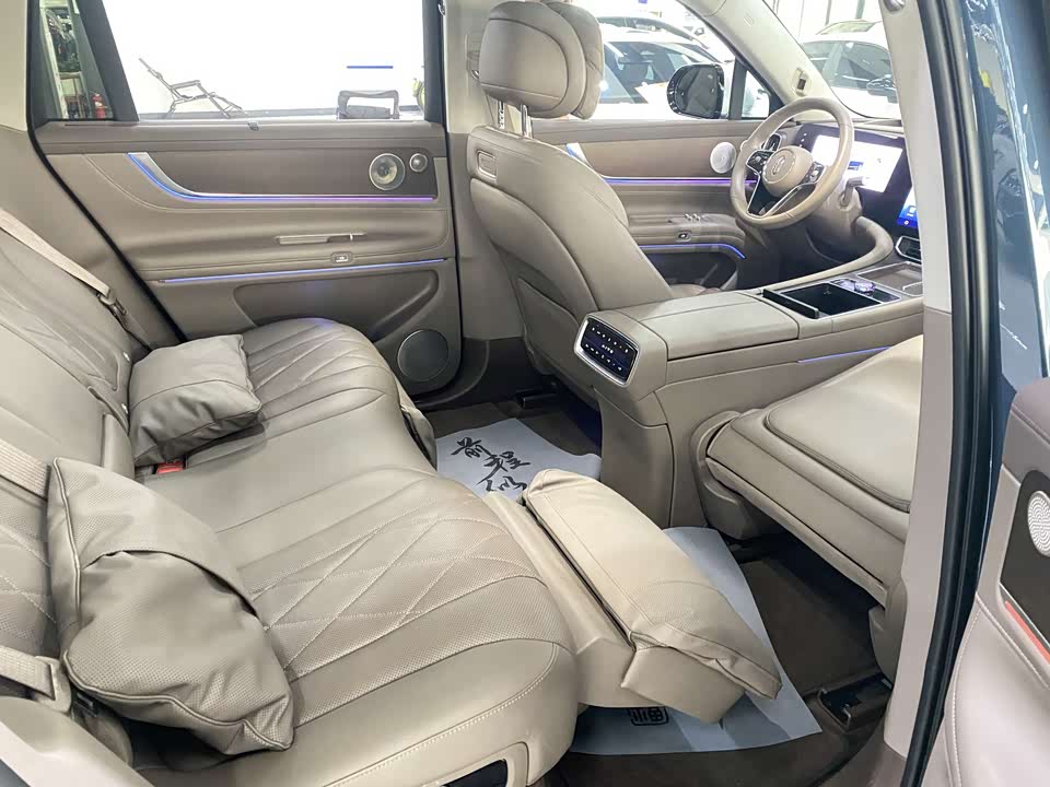 AITO Ask the world M9