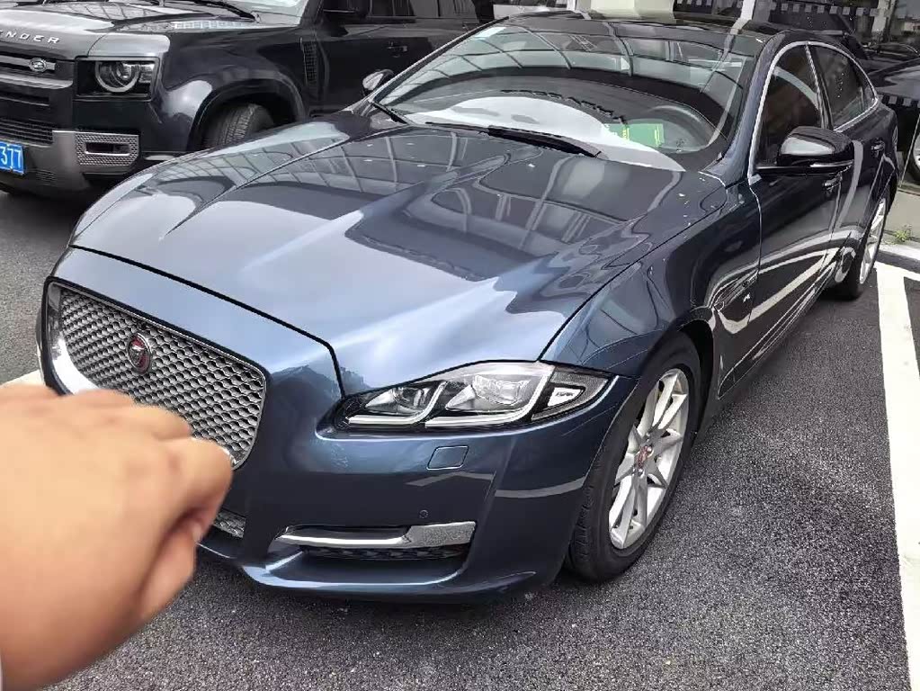 Jaguar XJ