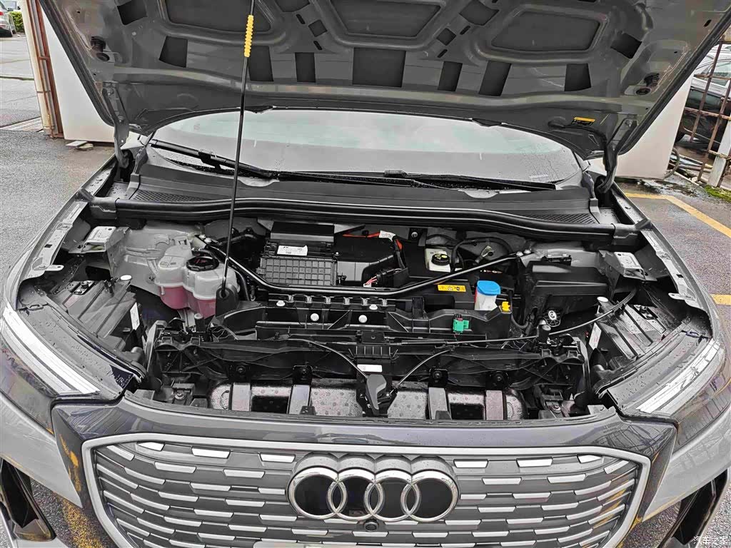 Audi Q4 e-tron, 2025 9