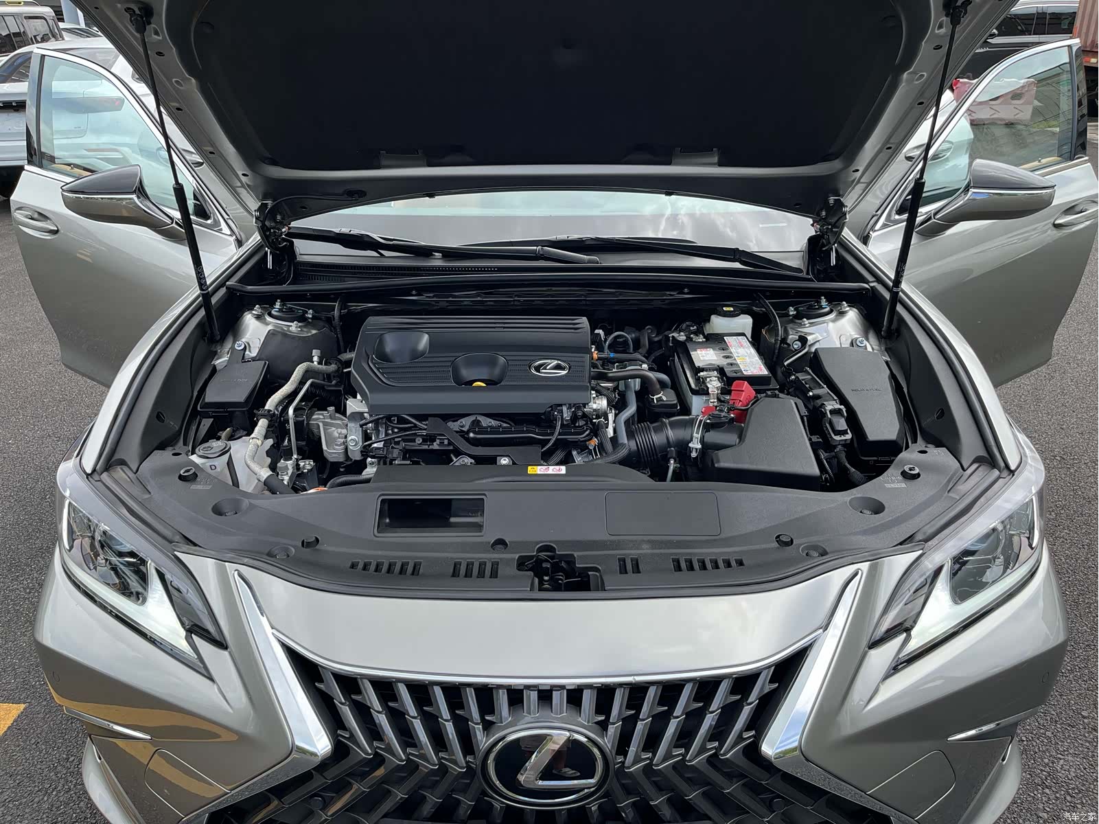 Lexus ES, 2024 22