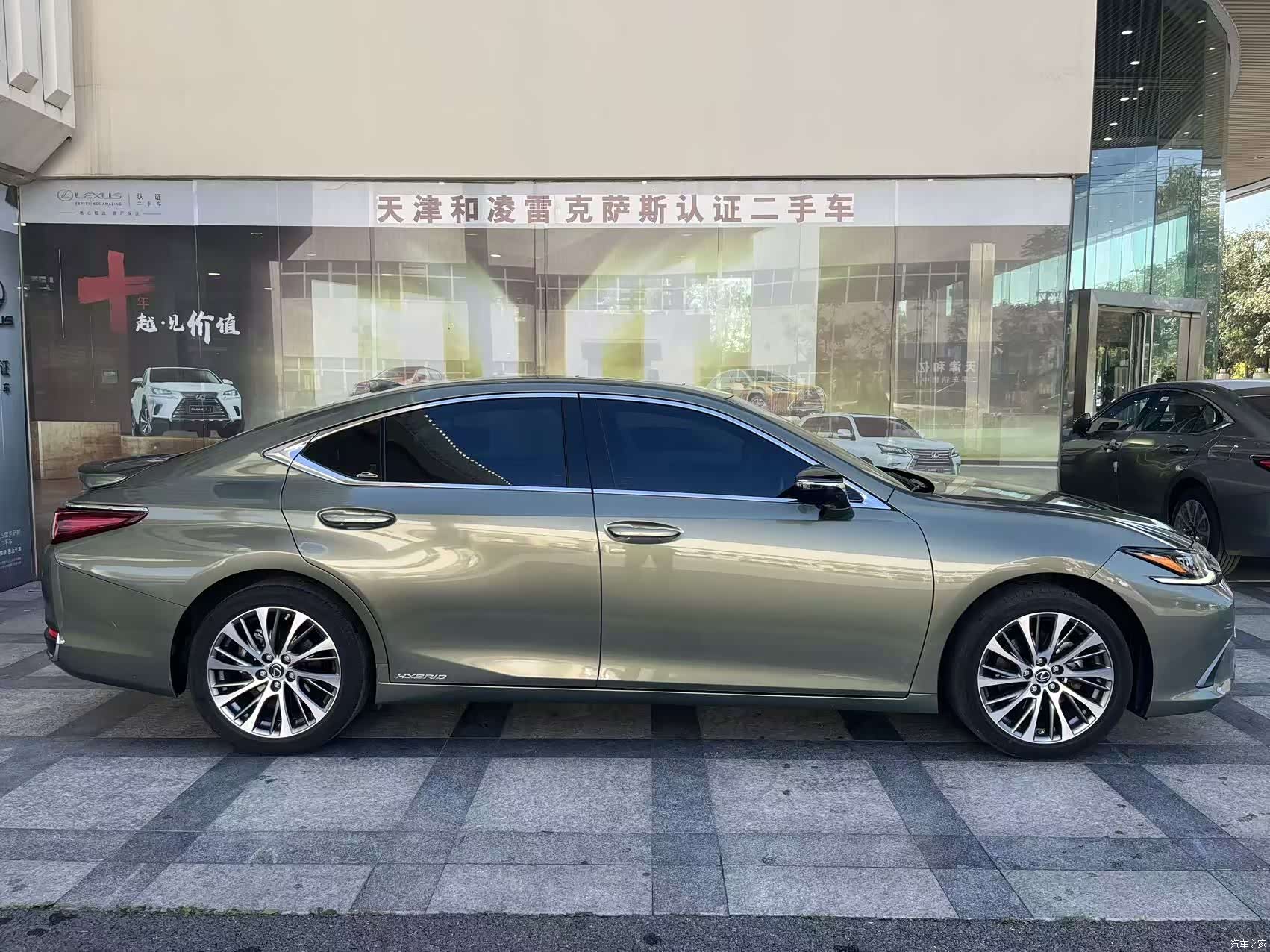 Lexus ES, 2022 3