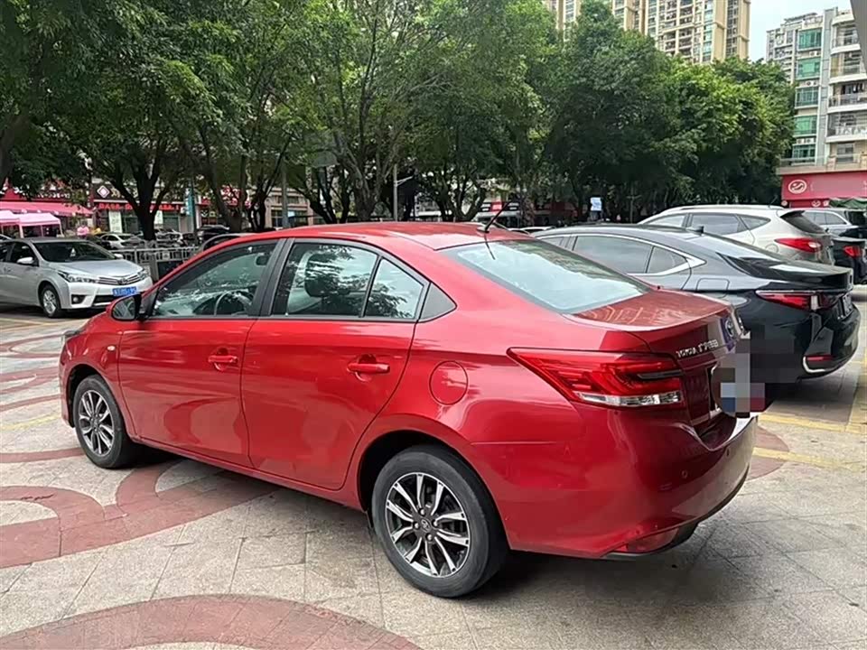 Toyota YARiS L to enjoy