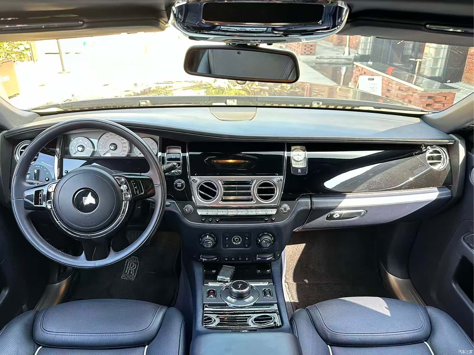 Rolls-Royce Ghost, 2015 13