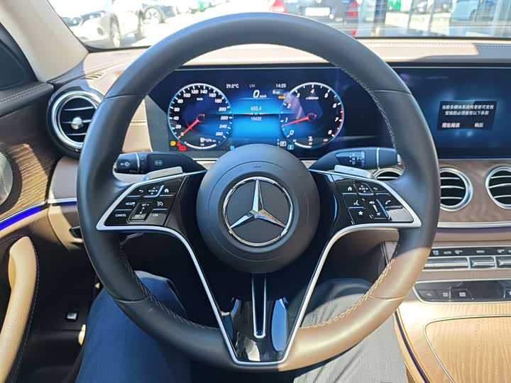 Mercedes-Benz E-Class, 2023 года фото 12