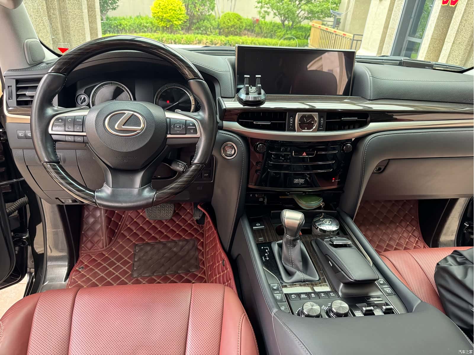Lexus LX, 2020 9