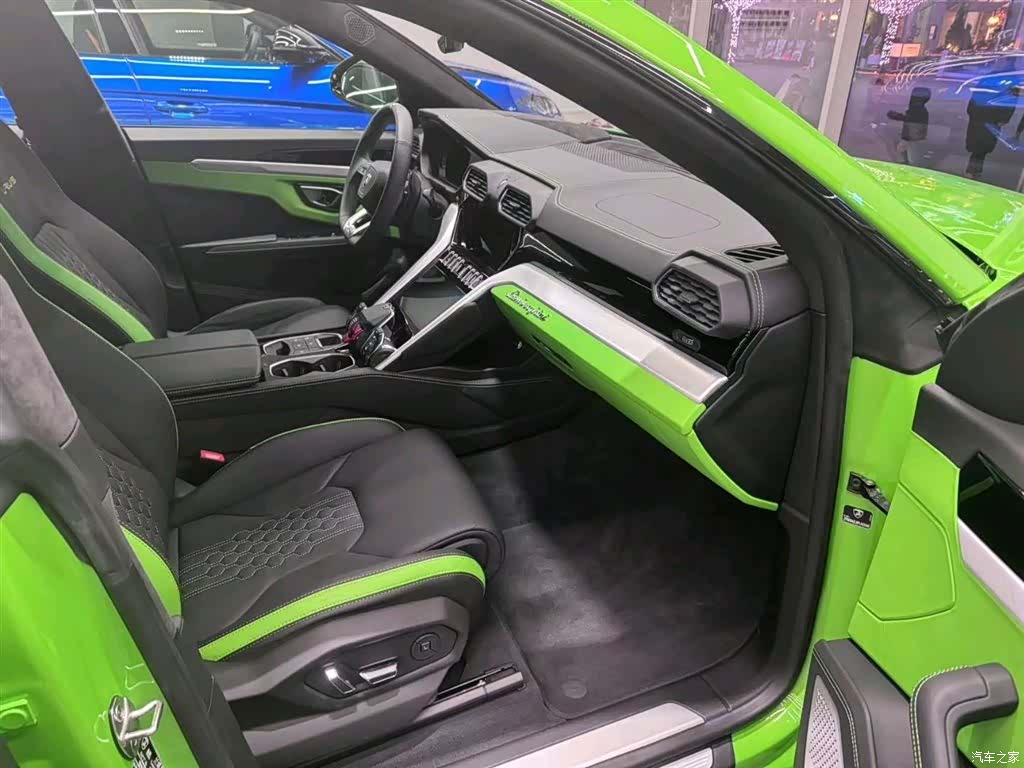 Lamborghini Urus, 2024 все фото