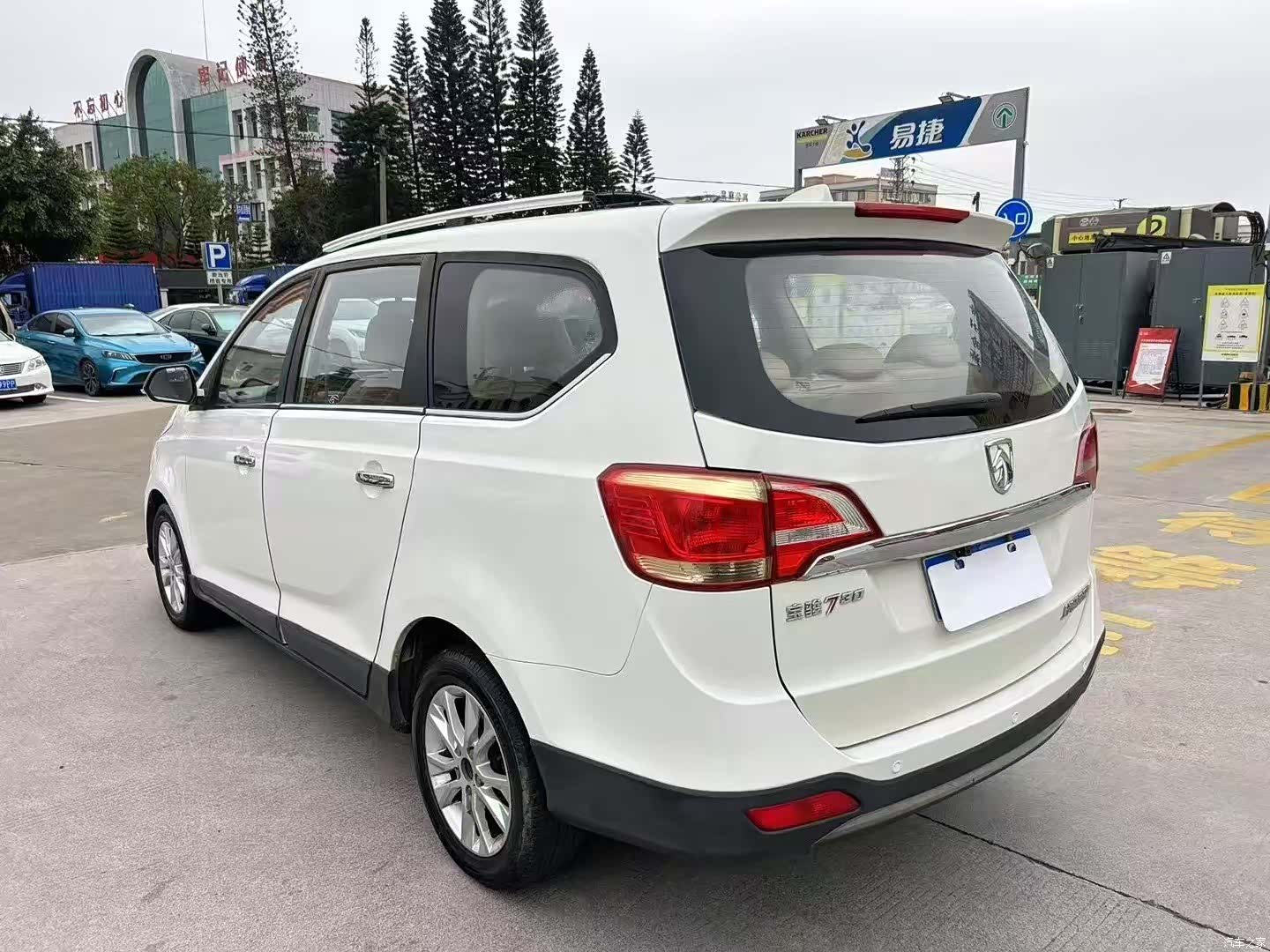 Wuling 730, 2016 6