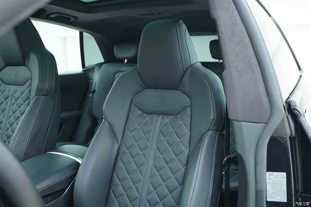 Audi Q8, 2023 14