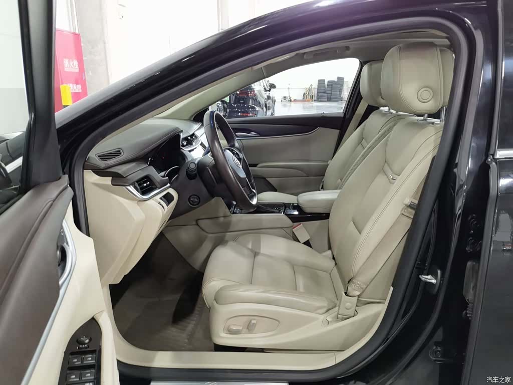 Cadillac XTS, 2015 10