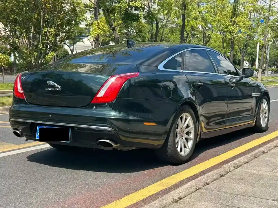 Jaguar XJ