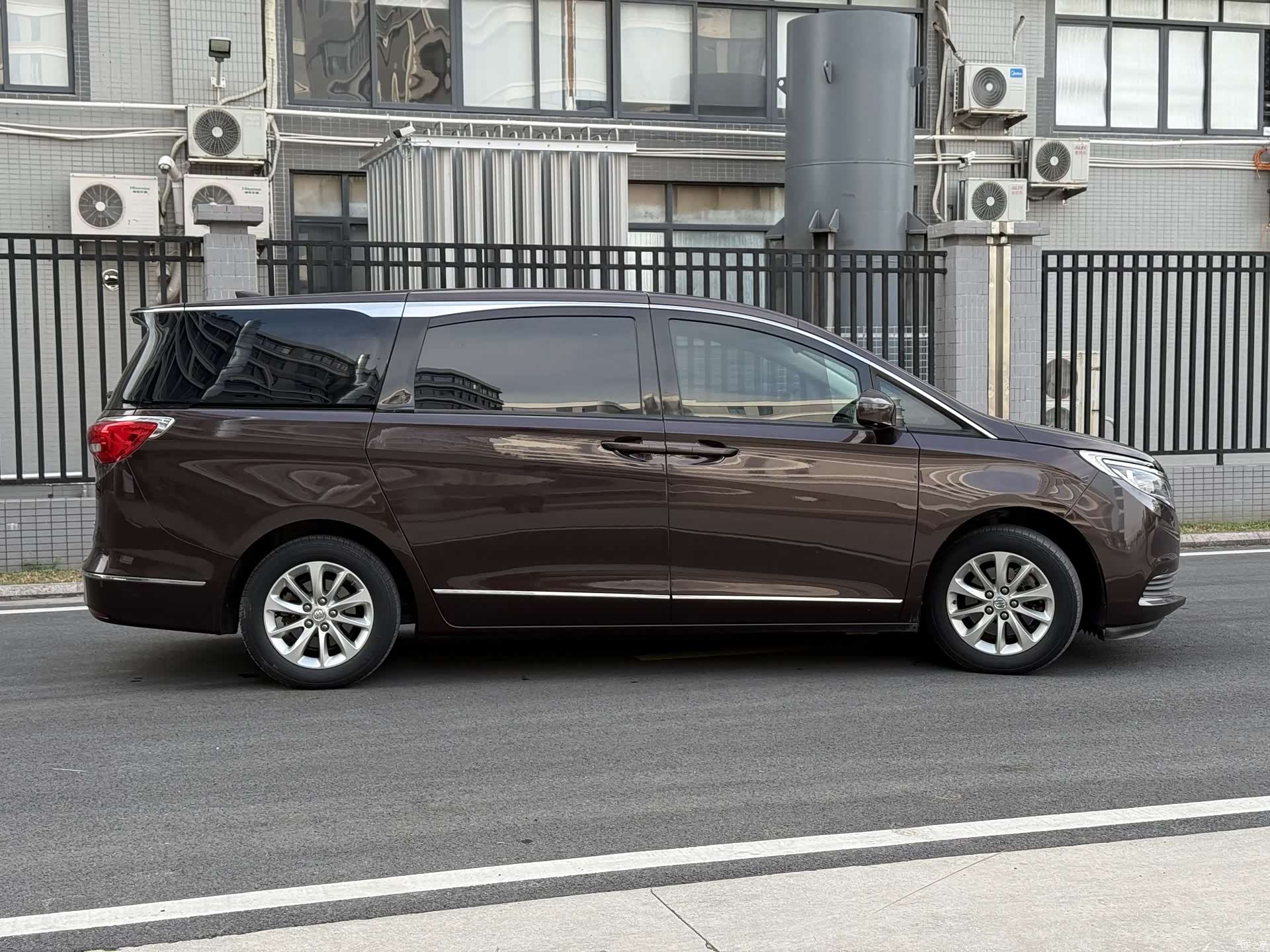Buick GL8, 2019 3