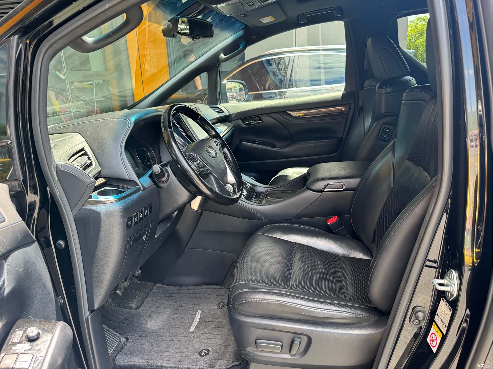 Toyota Alphard, 2018 3