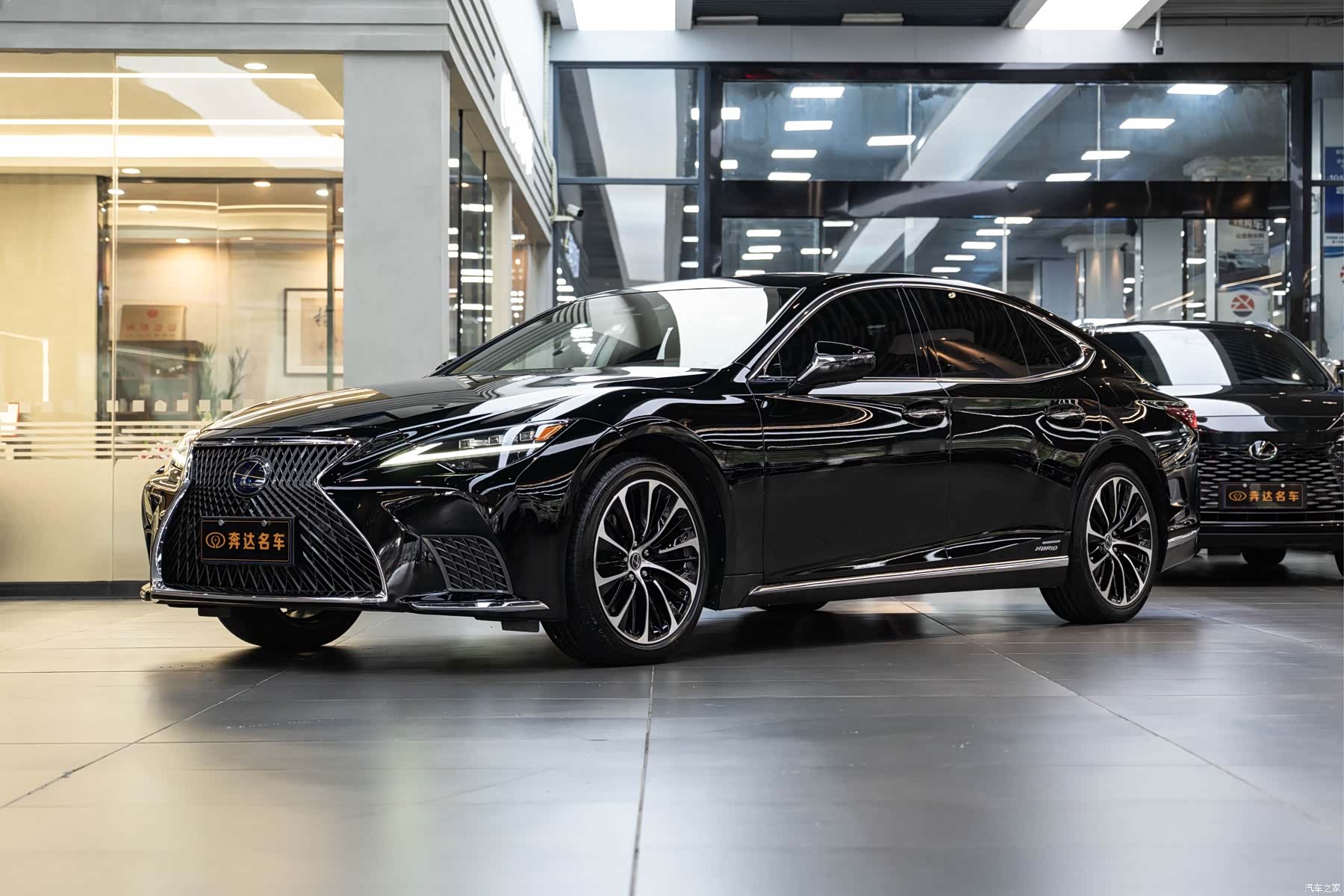Lexus LS, 2022 1
