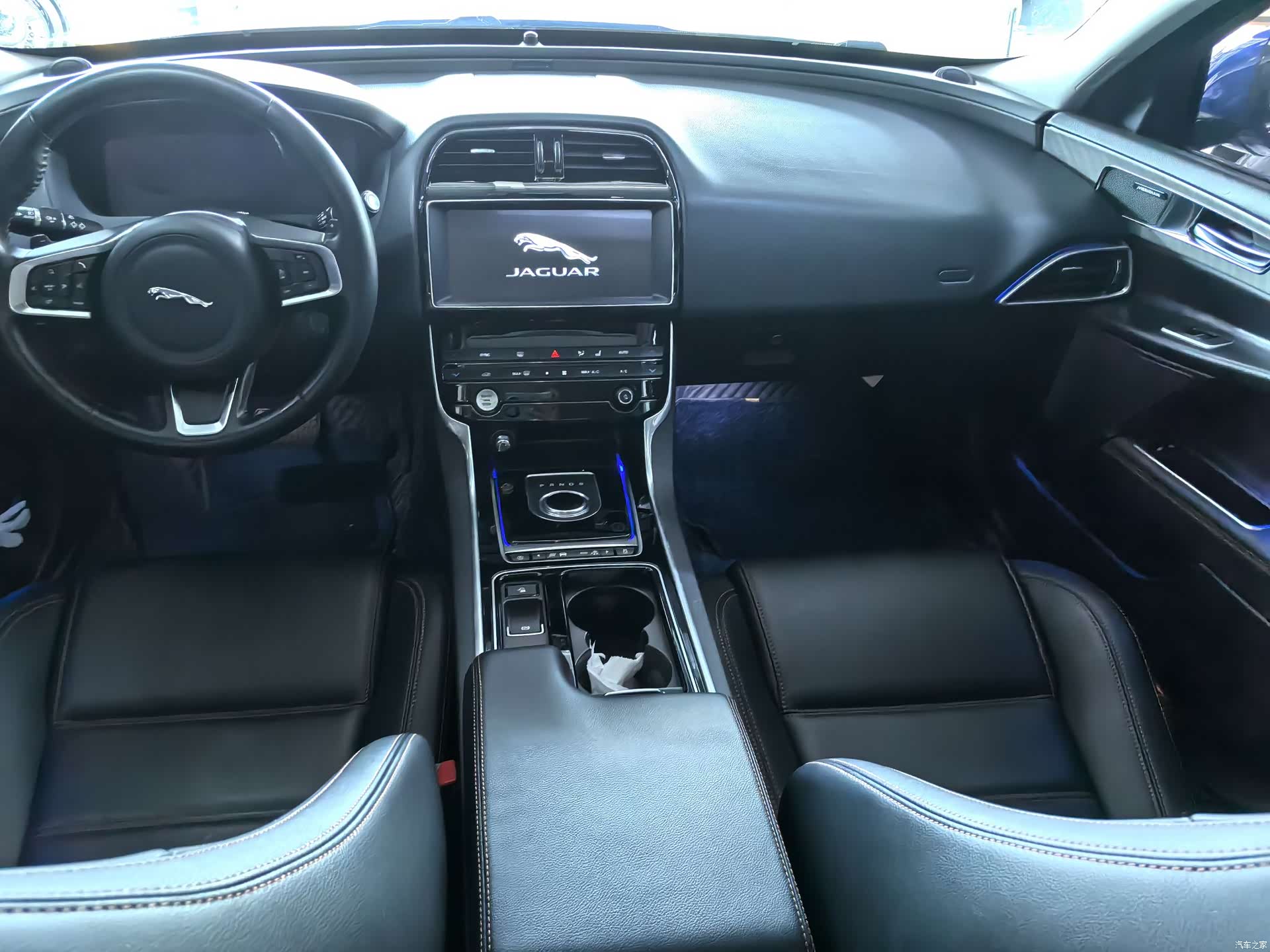 Land Rover XEL, 2019 10