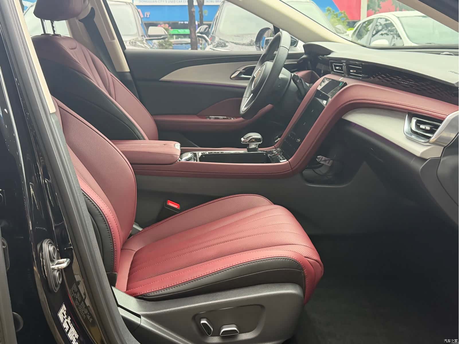 Hongqi H5, 2025 8