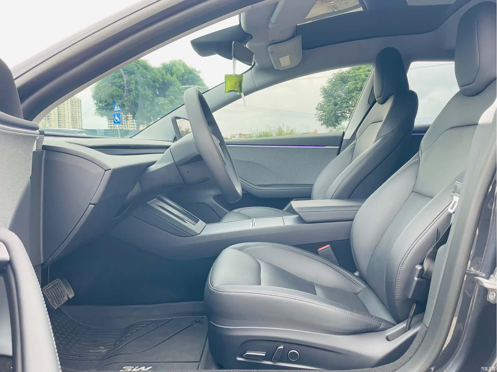 Tesla Model 3, 2024 13