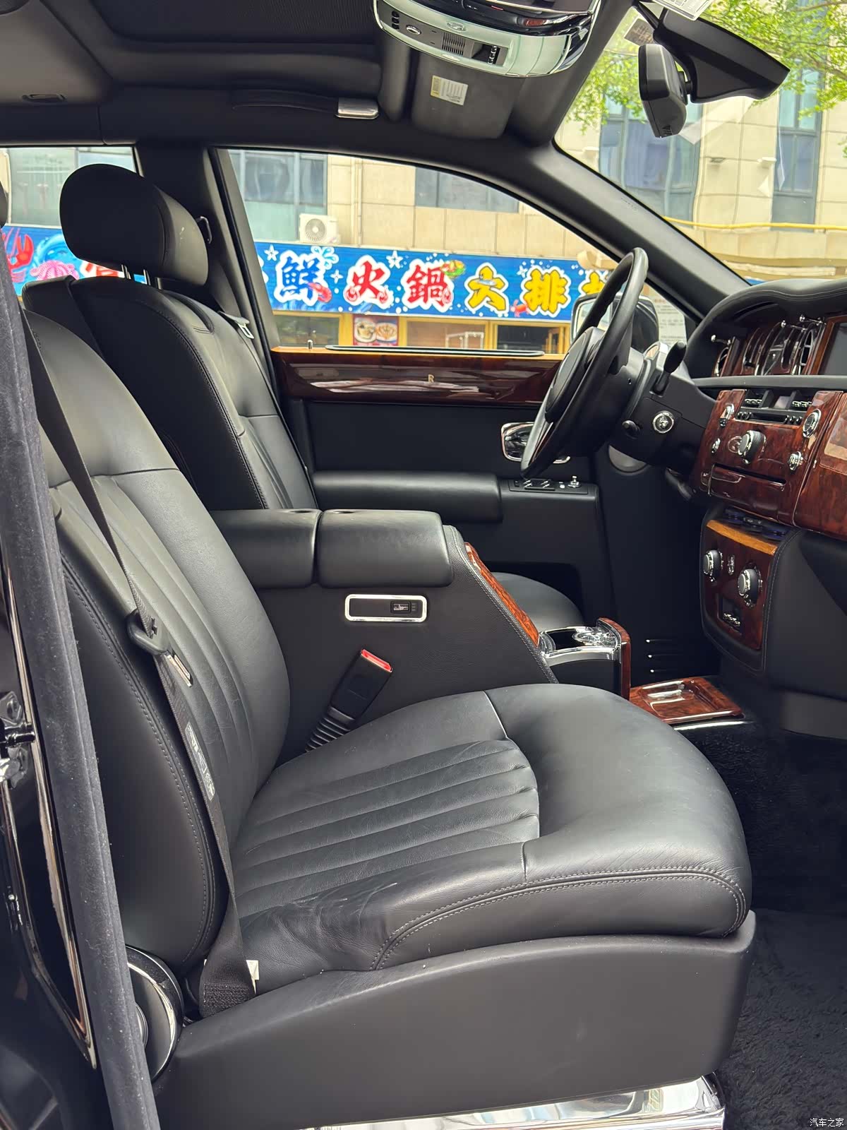 Rolls-Royce Phantom, 2010 4
