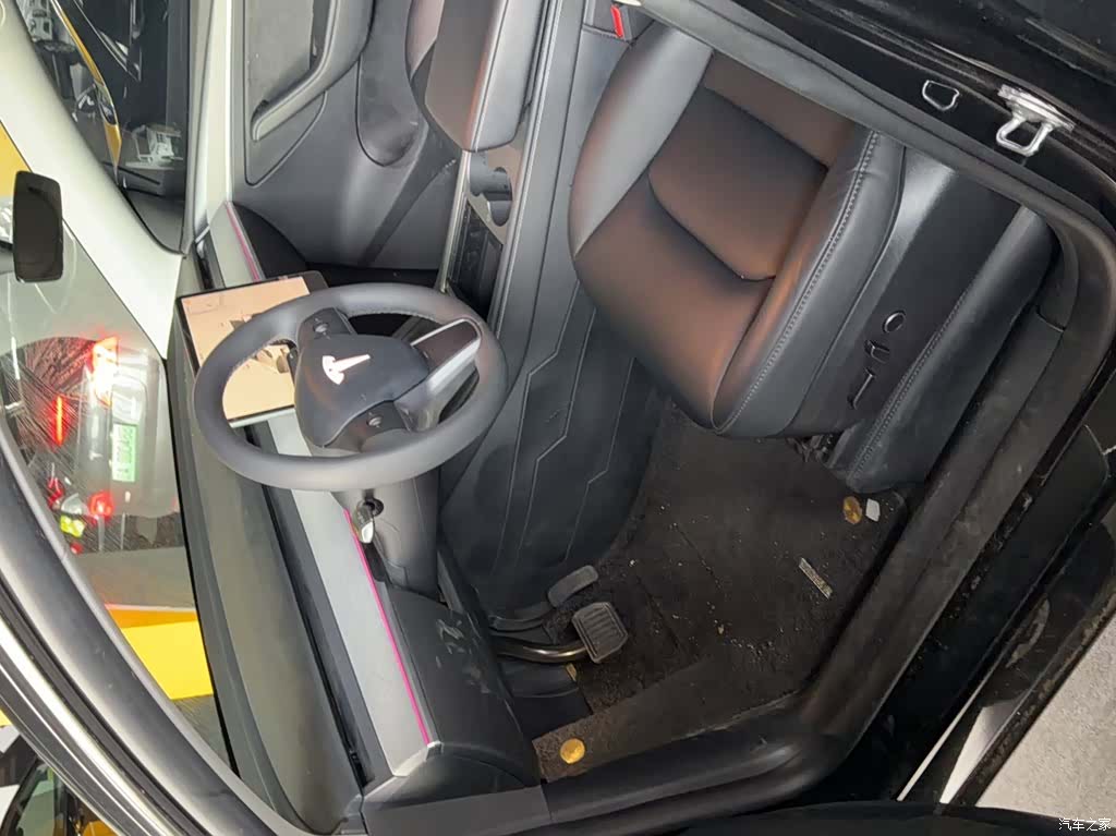Tesla Model Y, 2024 18